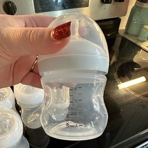 Lot of avent bottles 4oz